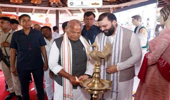 Jitan Ram Manjhi urges people to buy Khadi products