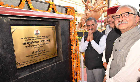CM unveils statue of Rani Jhansi Laxmi Bai at Hamirpur bus stand