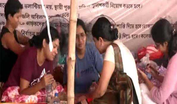 Bengal: Jr docs call off indefinite fast, withdraw proposed Tuesday strike