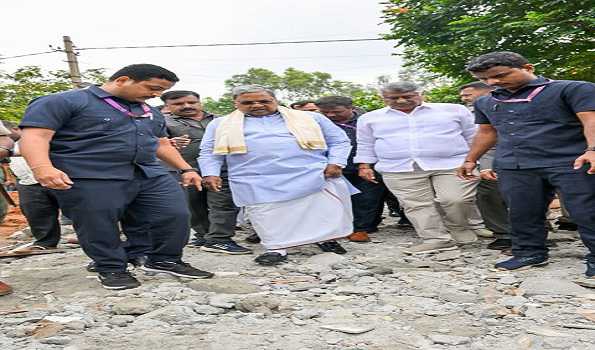 CM Siddaramaiah inspects building collapse site