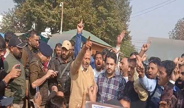 Er Rashid holds protest for restoration of Darbar move in J&K