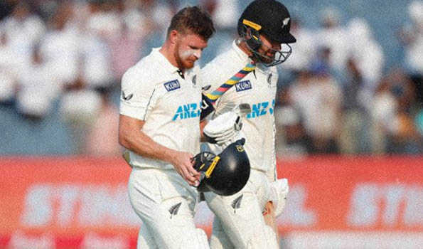 India face heavy deficit as Santner, Latham excel