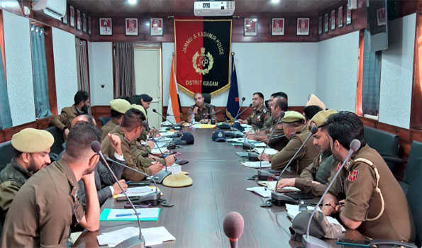 Police hold security review meeting in  Kulgam district
