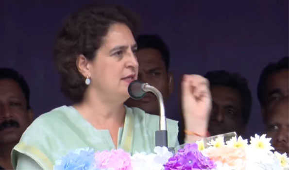 Priyanka promises to improve infrastructure in Wayanad