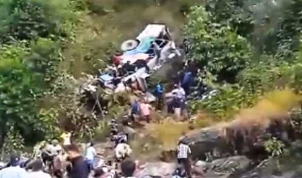 At least 15 die as bus falls into gorge in Uttarakhand