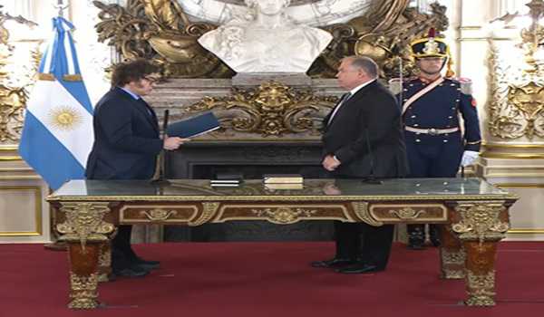 Argentine president swears in new FM