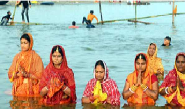 Millions of devotees offer Araghya to setting Sun on Chhath festival in Bihar