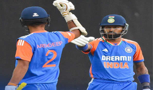Hardik Pandya fights, but India end on 124/6