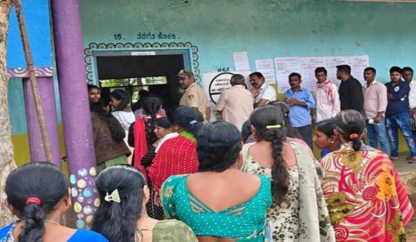 Karnataka by-polls: Turnout over 61 pc by 3 pm