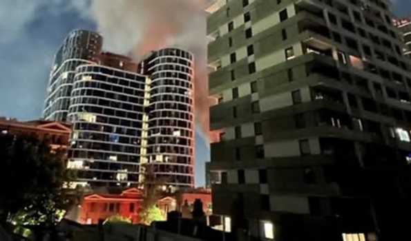 Residents evacuated as fire rips through warehouse in west Melbourne
