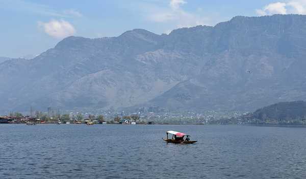 Srinagar records first sub-zero temp of season, Shopian at -3.9°C