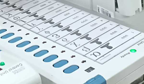 EVMs stop functioning at many places during ongoing polling for Maha assembly