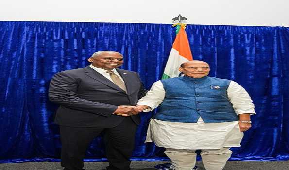 Rajnath meets US Secretary of Defence in Vientiane