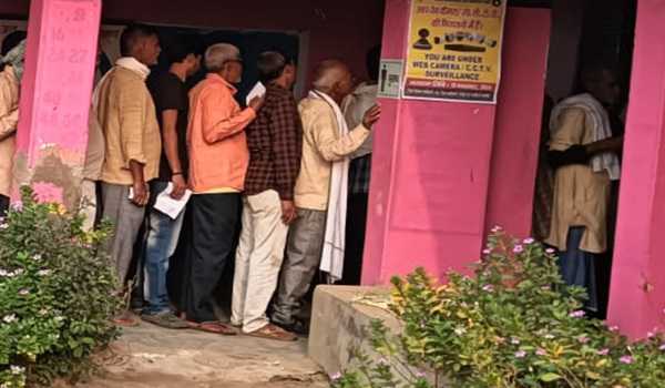 NDA leading in 2, Grand Alliance 1 and BSP 1 seat of Bihar