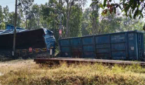 Railway traffic disrupted as goods train derails on Bilaspur-Katni line