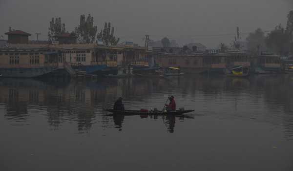 Cold wave intensifies across Kashmir