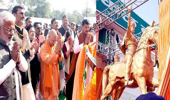 UP: Yogi unveils statue of Veerangana Rani Durgavati in Banda