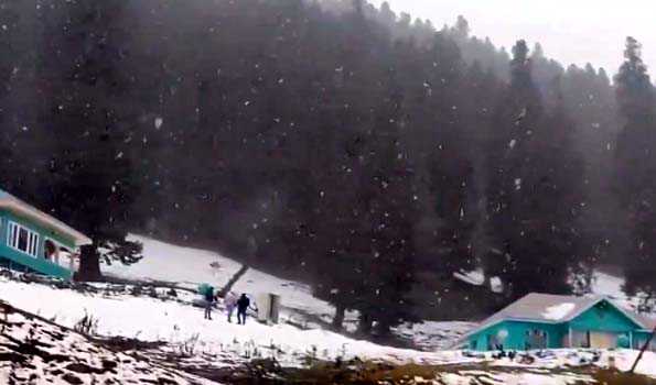 Higher reaches in Kashmir receive light snowfall