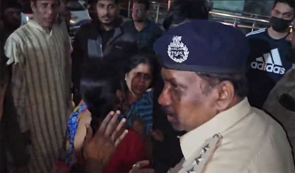 Couple killed, four injured in road accident in Hyderabad