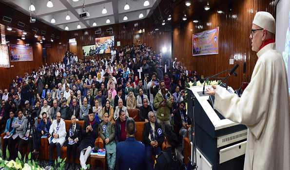 JK CM pledges to restore SKIMS autonomy on priority basis
