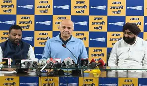 BJP leader Surendra Bittu joins AAP ahead of elections