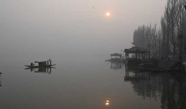 Temperatures settle below freezing point across Kashmir