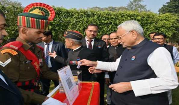 Nitish appeals to donate for Army Welfare