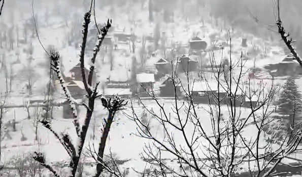 Kashmir higher reaches including Gulmarg receive fresh snowfall