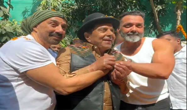 Veteran star Dharmendra completes 89
