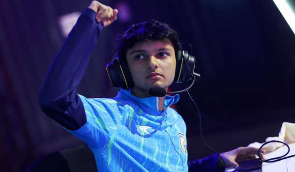 Danial Patel takes India into FIFAe World Cup ft. eFootball - Mobile quarter-finals