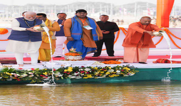 UP:  PM Modi offers prayers at Triveni Sangam ahead of Maha Kumbh