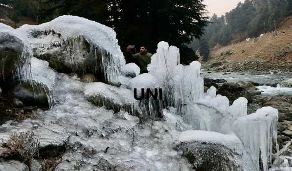 Freezing cold continues to grip Kashmir valley