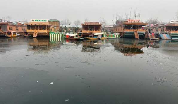 Amid freezing cold, prediction of light snowfall over higher reaches of J&K