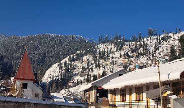 Weather improves after snowfall, but temp stays below freezing point in Kashmir