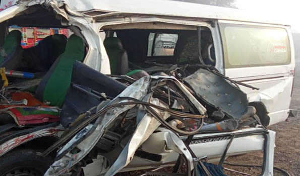8 killed in truck-van collision in Pakistan