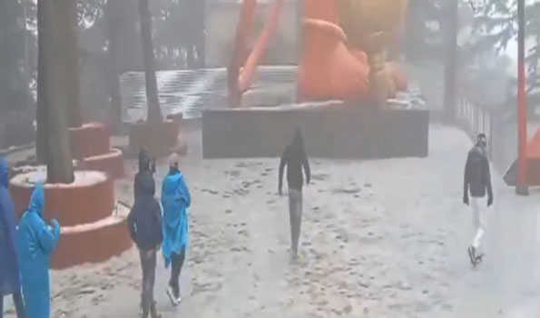 Snow, wet weather increases cold wave in Himachal