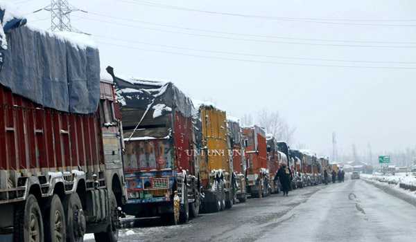 Kashmir: Flight operations resume as weather improves