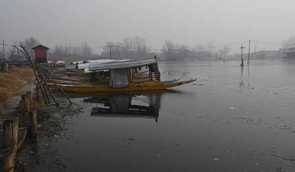 Cold intensifies as night temp drops in Kashmir