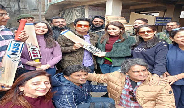 Tendulkar visits bat maker unit in south Kashmir