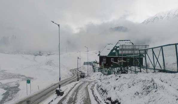 Inclement weather continues in J&K with rain & snow