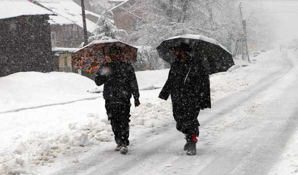 J&K: Snowfall, rain continue for third day in Kashmir
