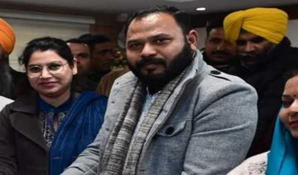 SC order paves way for AAP-Cong combine  candidate Kuldeep as Chandigarh Mayor