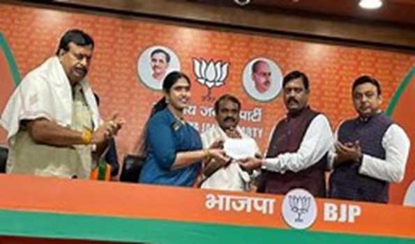 Cong MLA Vijaydharani quits party, joins BJP