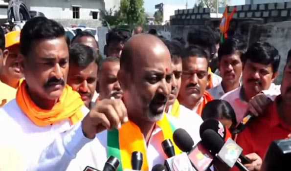 BJP, Cong workers clash during Bandi Sanjay Kumar's Prajahitha Yatra