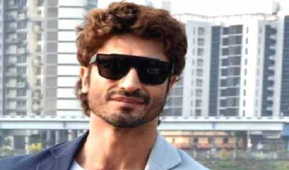 Vidyut Jammwal graces Kolkata for Crakk: Jeetegaa toh Jiyegaa promotion