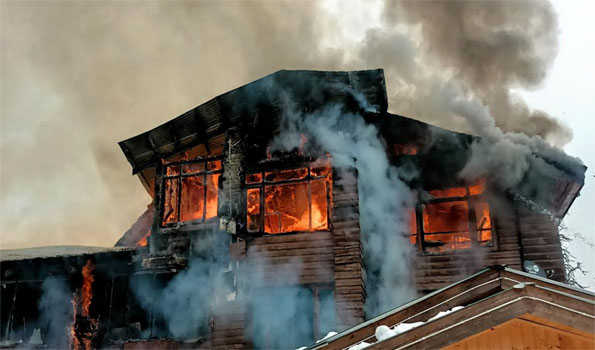 Hotel suffers extensive damage in major fire incident at ski resort of Gulmarg