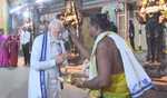 PM Modi offers worship at Sri Meenakshi Sundareswarar Temple