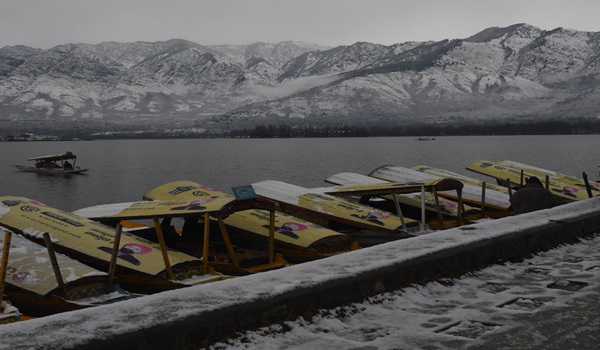 Light rain, snow lashes at few places of Kashmir