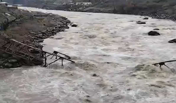 J&K: 3 laborers swept away in river Jehlum in Uri