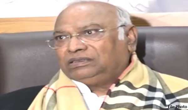 BJP govt banning export of crops to favour capitalist friends: Kharge